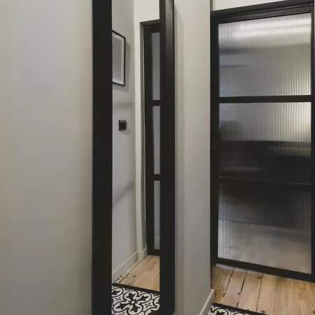 דירה Modernly Restored 1bd