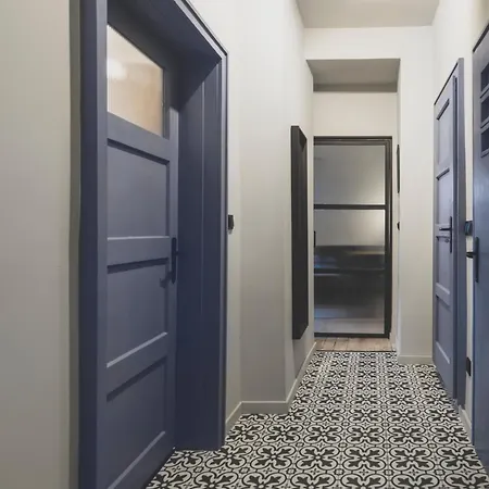Modernly Restored 1bd